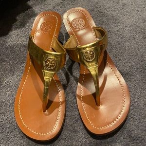 Tory Burch 8 gold platform flip flops new no box